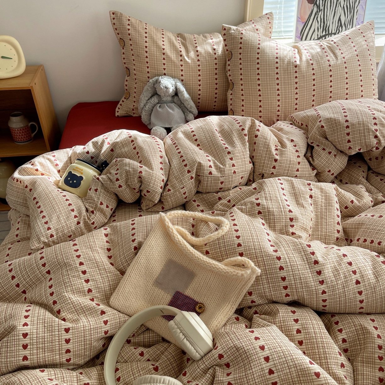 91家纺网 家纺一手货源 找家纺 优兰朵 2025新款新年热款格子条纹双拼繁花云感木棉纽扣款宿舍新款老钱风四件套 六子棋莓