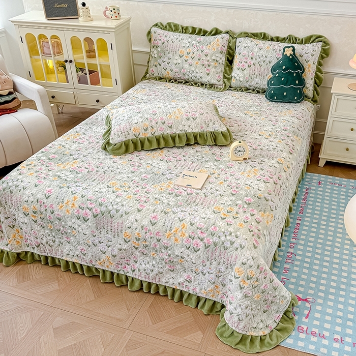 91家纺网 家纺一手货源 找家纺 （总）归属 2025新款牛奶绒花边床盖三件套系列（提供买家秀）