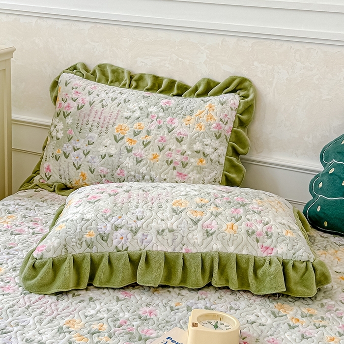 91家纺网 家纺一手货源 找家纺 （总）归属 2025新款牛奶绒花边床盖三件套系列（提供买家秀）