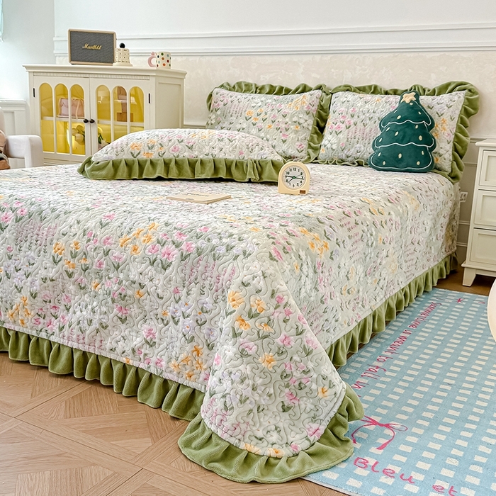 91家纺网 家纺一手货源 找家纺 （总）归属 2025新款牛奶绒花边床盖三件套系列（提供买家秀）