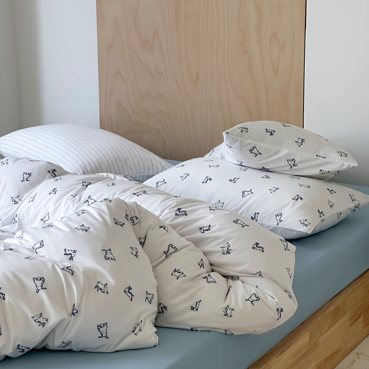 91家纺网 家纺一手货源 找家纺 爱丽丝 2026新款全棉针织四件套 屁屁兔