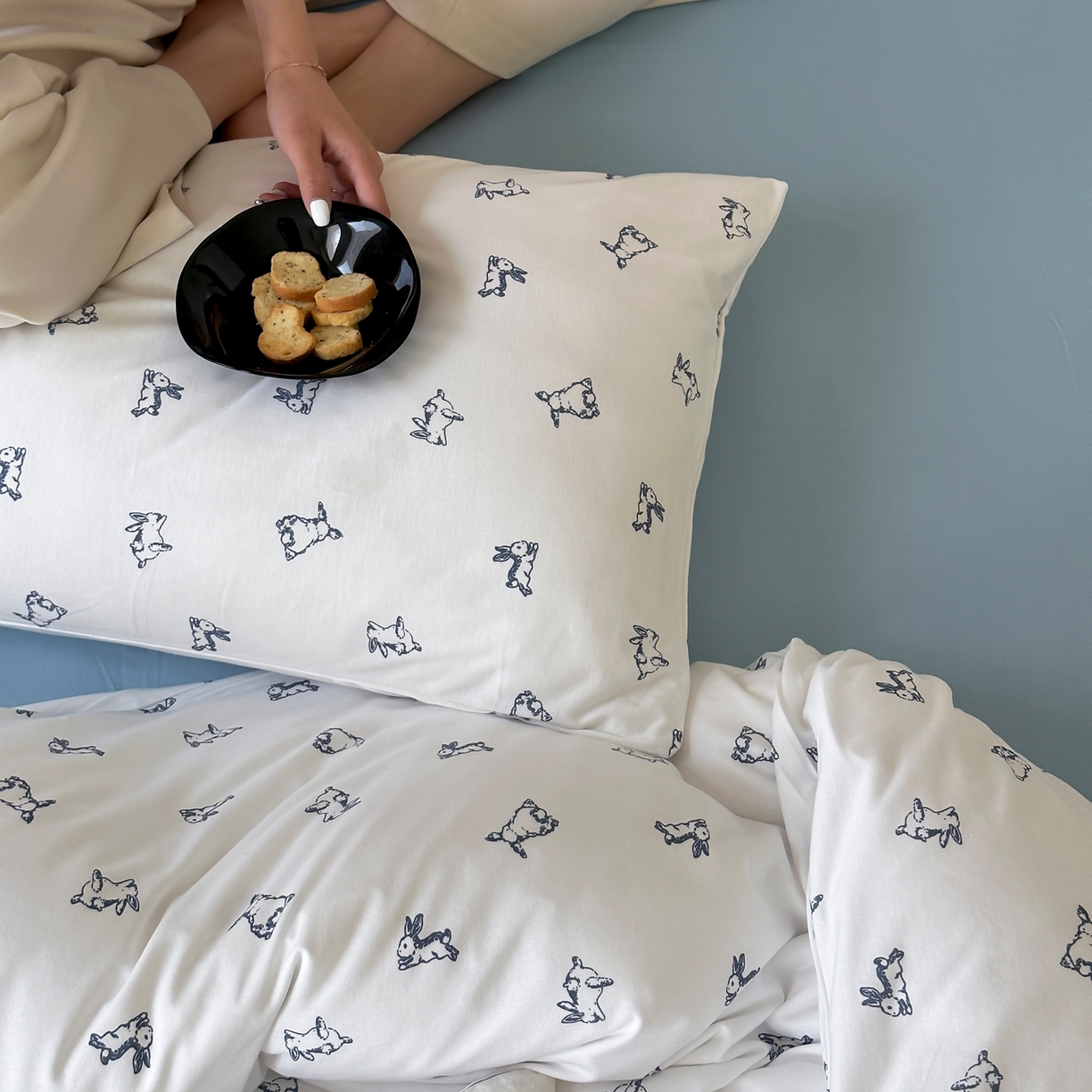 91家纺网 家纺一手货源 找家纺 爱丽丝 2026新款全棉针织四件套 屁屁兔