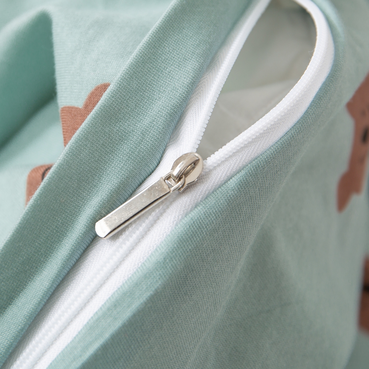 91家纺网 家纺一手货源 找家纺 爱丽丝 2026新款全棉针织四件套 晚安熊-绿