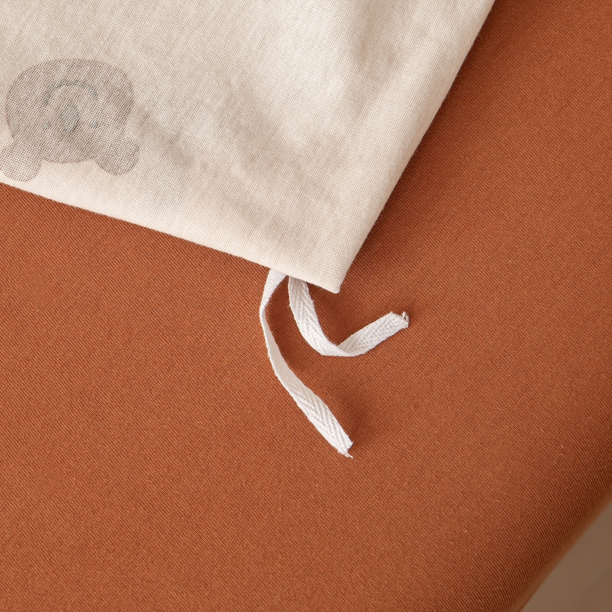 91家纺网 家纺一手货源 找家纺 爱丽丝 2026新款全棉针织四件套 晚安熊-米