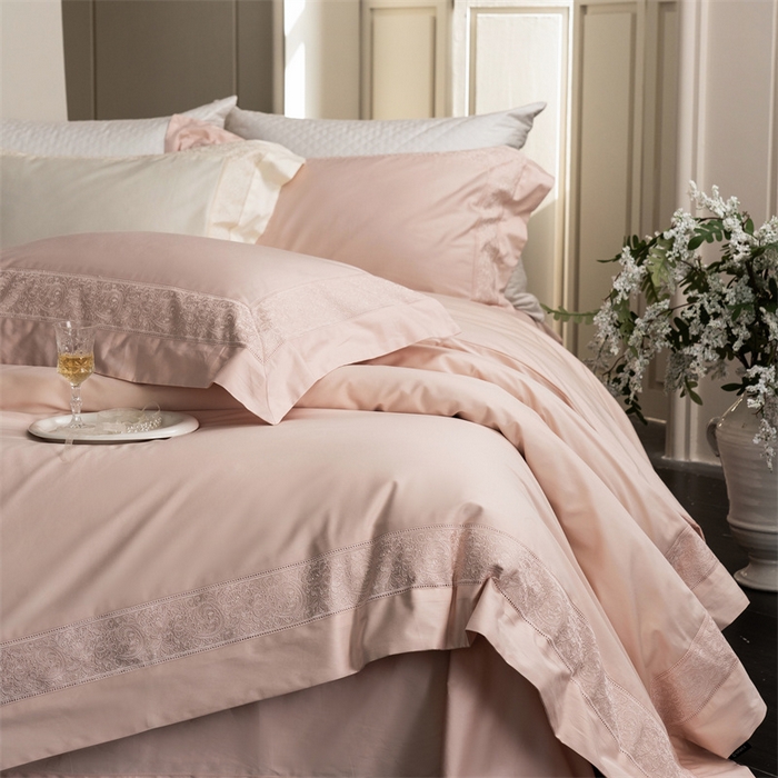 91家纺网 家纺一手货源 找家纺 馨蕊家居 2025秋冬新品超细旦磨毛高奢系列四件套-兰芙 兰芙-蔷薇粉