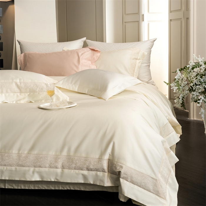 91家纺网 家纺一手货源 找家纺 馨蕊家居 2025秋冬新品超细旦磨毛高奢系列四件套-兰芙 兰芙-月光白