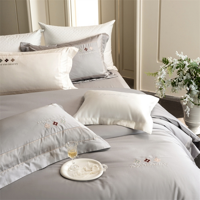 91家纺网 家纺一手货源 找家纺 馨蕊家居 2025秋冬新品超细旦磨毛高奢系列四件套-知禾 知禾-高级灰