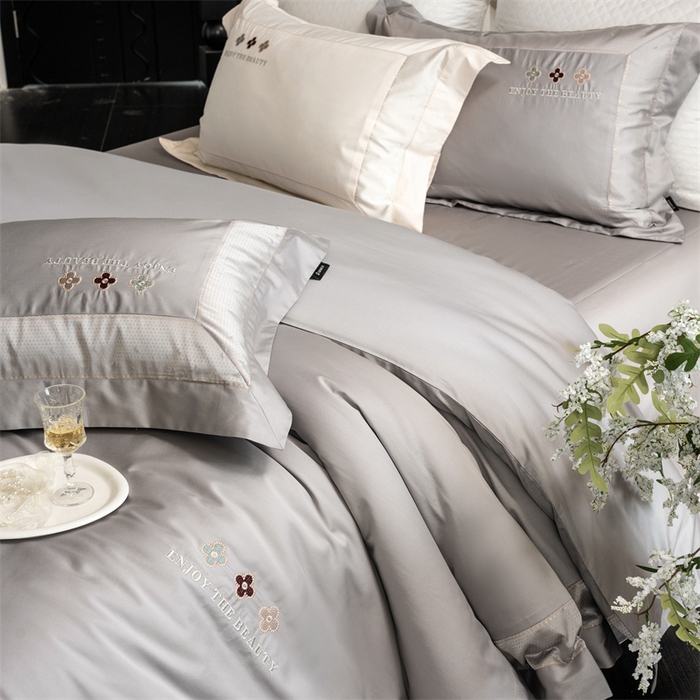 91家纺网 家纺一手货源 找家纺 馨蕊家居 2025秋冬新品超细旦磨毛高奢系列四件套-知禾 知禾-高级灰