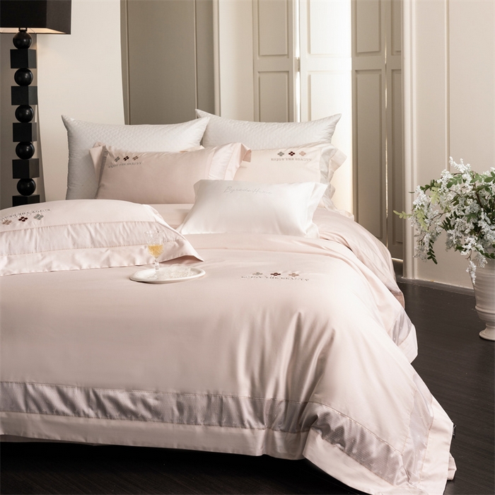 91家纺网 家纺一手货源 找家纺 馨蕊家居 2025秋冬新品超细旦磨毛高奢系列四件套-知禾 知禾-蔷薇粉