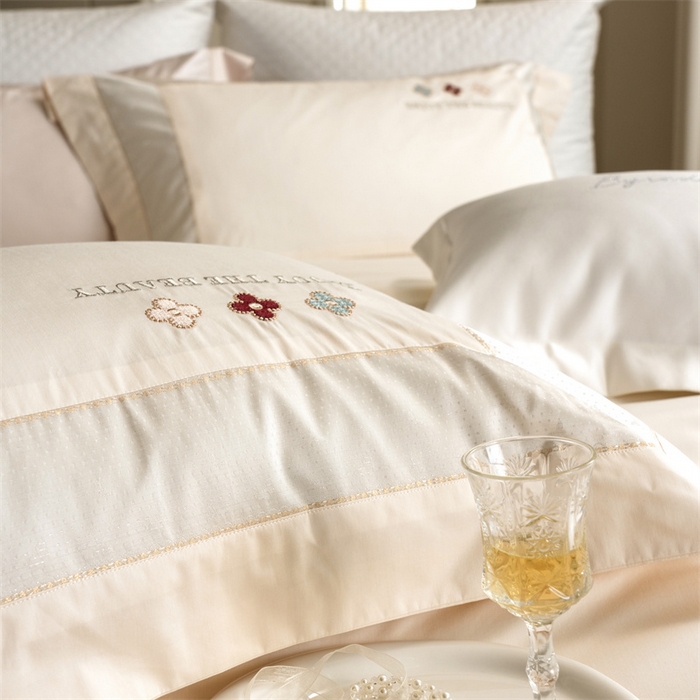 91家纺网 家纺一手货源 找家纺 馨蕊家居 2025秋冬新品超细旦磨毛高奢系列四件套-知禾 知禾-月光白