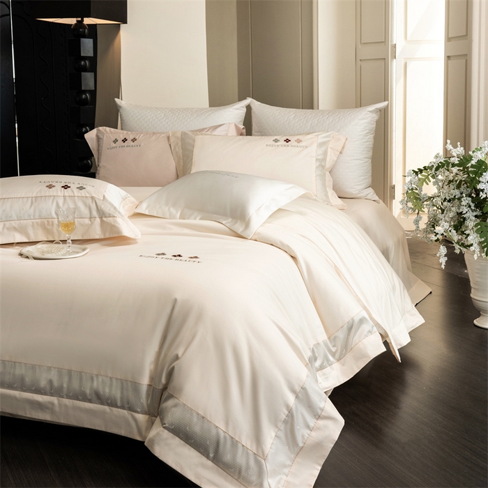 91家纺网 家纺一手货源 找家纺 馨蕊家居 2025秋冬新品超细旦磨毛高奢系列四件套-知禾 知禾-月光白