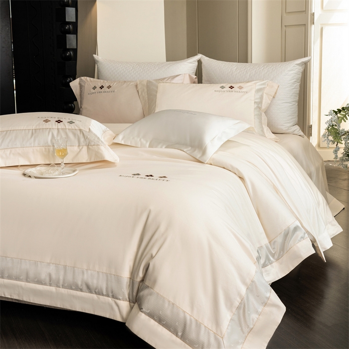 91家纺网 家纺一手货源 找家纺 馨蕊家居 2025秋冬新品超细旦磨毛高奢系列四件套-知禾 知禾-月光白