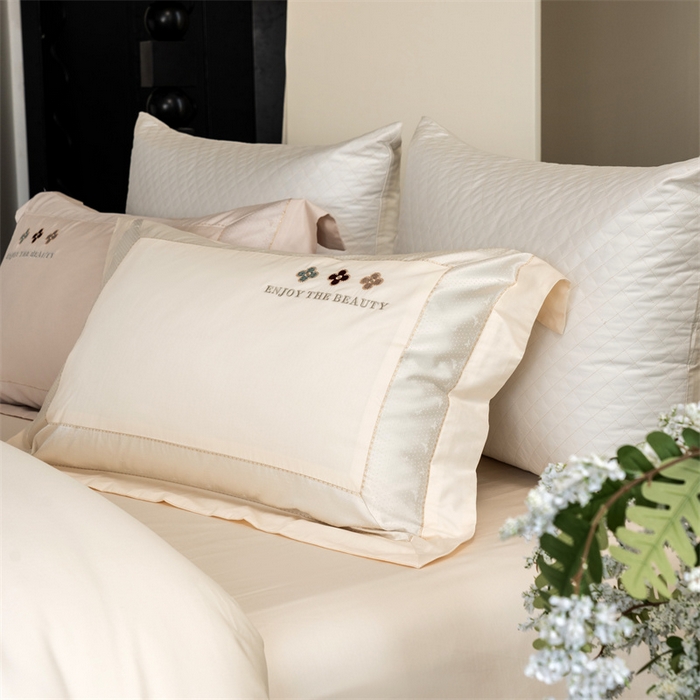 91家纺网 家纺一手货源 找家纺 馨蕊家居 2025秋冬新品超细旦磨毛高奢系列四件套-知禾 知禾-月光白