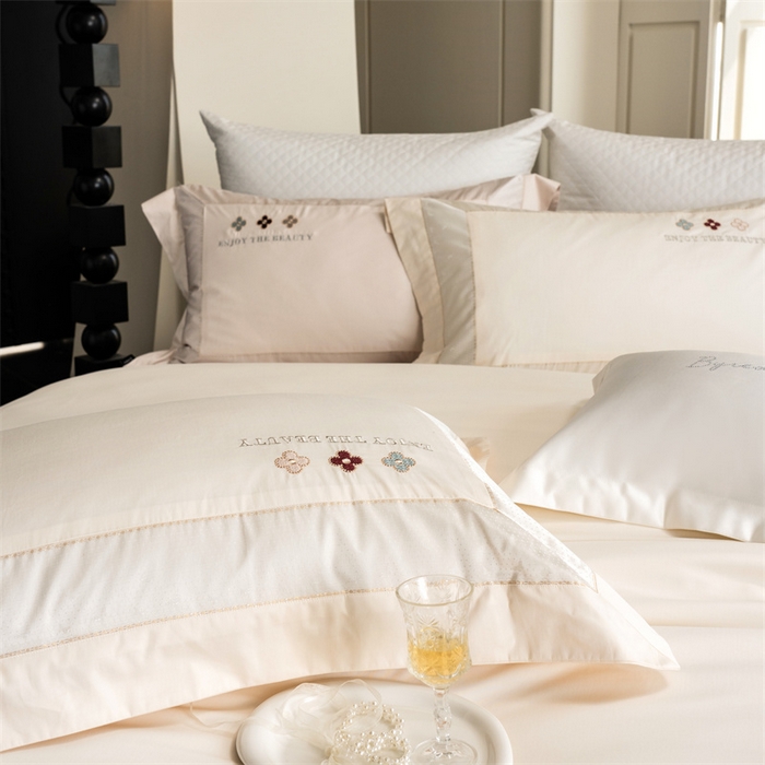 91家纺网 家纺一手货源 找家纺 馨蕊家居 2025秋冬新品超细旦磨毛高奢系列四件套-知禾 知禾-月光白