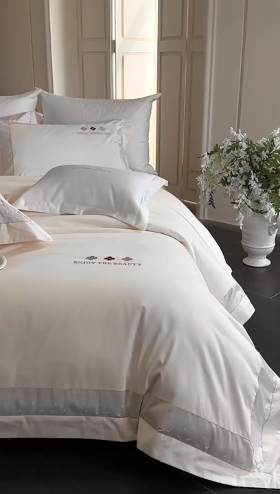 91家纺网 家纺一手货源 找家纺 馨蕊家居 2025秋冬新品超细旦磨毛高奢系列四件套-知禾 知禾-月光白