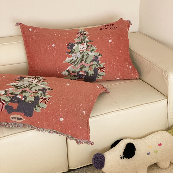 91家纺网 家纺一手货源 找家纺 麻依 2025新款四层纱布全棉新年大红枕巾流苏婚庆枕盖 圣诞小猫