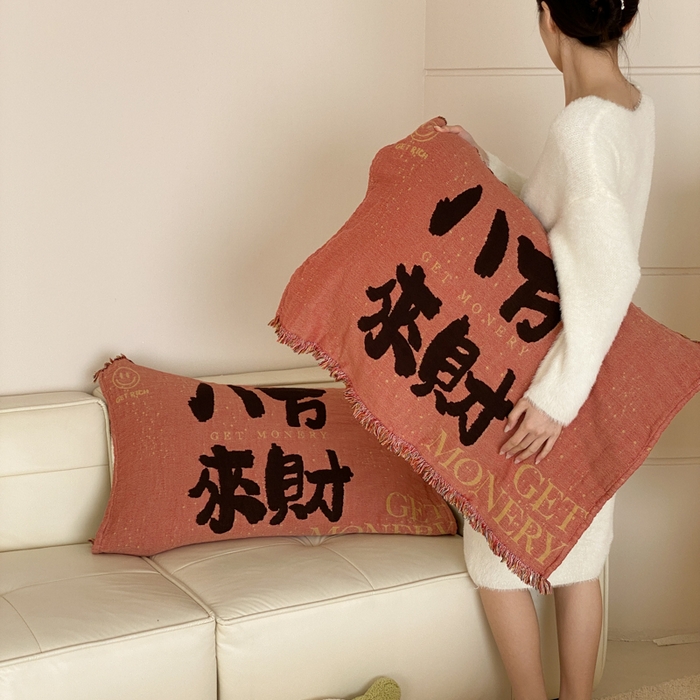 91家纺网 家纺一手货源 找家纺 麻依 2025新款四层纱布全棉新年大红枕巾流苏婚庆枕盖 八方来财