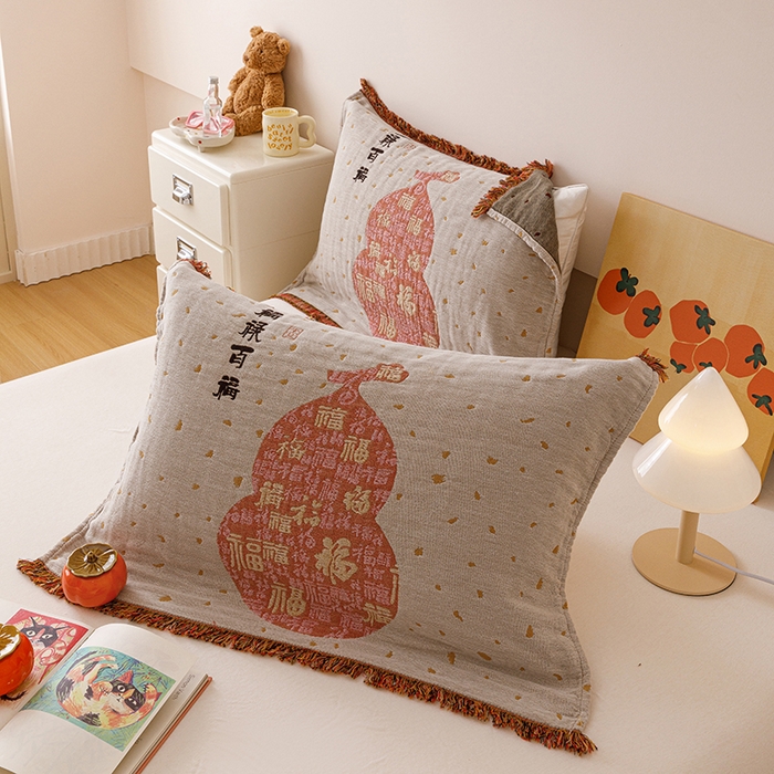 91家纺网 家纺一手货源 找家纺 麻依 2025新款四层纱布全棉新年大红枕巾流苏婚庆枕盖 福禄