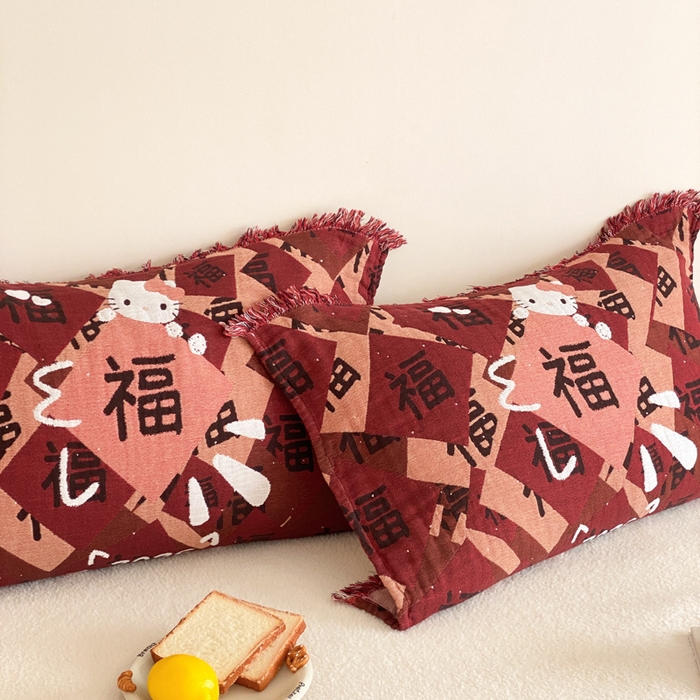 91家纺网 家纺一手货源 找家纺 麻依 2025新款四层纱布全棉新年大红枕巾流苏婚庆枕盖 福气满满