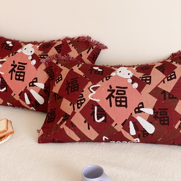 91家纺网 家纺一手货源 找家纺 麻依 2025新款四层纱布全棉新年大红枕巾流苏婚庆枕盖 福气满满