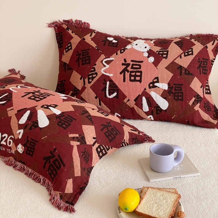 91家纺网 家纺一手货源 找家纺 麻依 2025新款四层纱布全棉新年大红枕巾流苏婚庆枕盖 福气满满