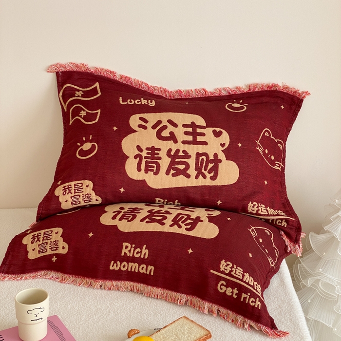 91家纺网 家纺一手货源 找家纺 麻依 2025新款四层纱布全棉新年大红枕巾流苏婚庆枕盖 公主发财