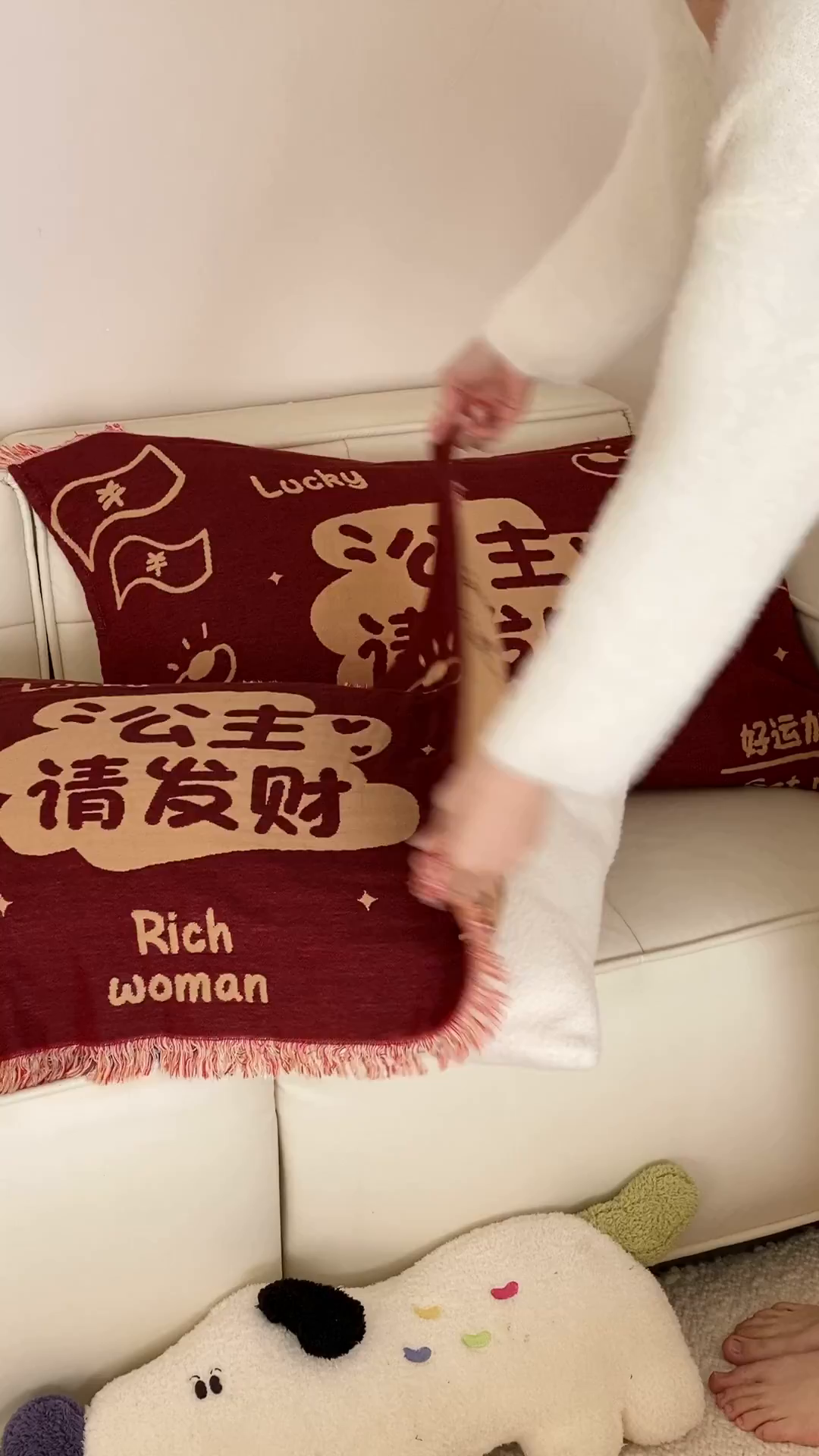 91家纺网 家纺一手货源 找家纺 麻依 2025新款四层纱布全棉新年大红枕巾流苏婚庆枕盖 公主发财