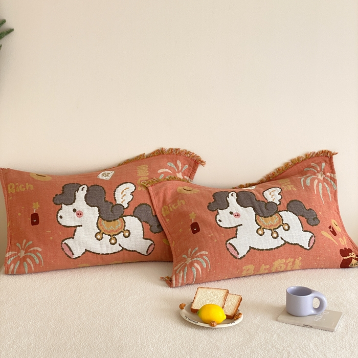 91家纺网 家纺一手货源 找家纺 麻依 2025新款四层纱布全棉新年大红枕巾流苏婚庆枕盖 马上有钱