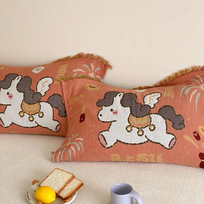 91家纺网 家纺一手货源 找家纺 麻依 2025新款四层纱布全棉新年大红枕巾流苏婚庆枕盖 马上有钱