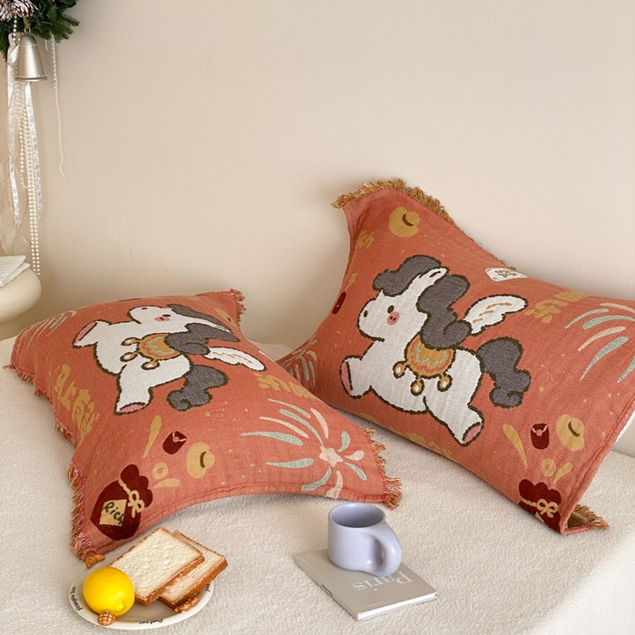 91家纺网 家纺一手货源 找家纺 麻依 2025新款四层纱布全棉新年大红枕巾流苏婚庆枕盖 马上有钱