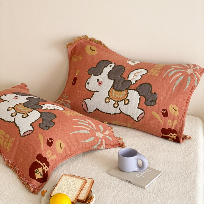 91家纺网 家纺一手货源 找家纺 麻依 2025新款四层纱布全棉新年大红枕巾流苏婚庆枕盖 马上有钱