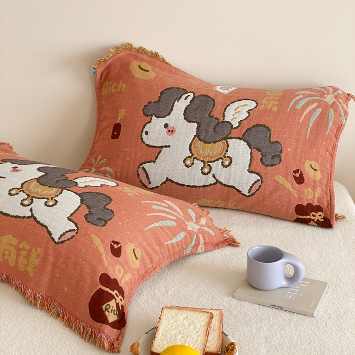 91家纺网 家纺一手货源 找家纺 麻依 2025新款四层纱布全棉新年大红枕巾流苏婚庆枕盖 马上有钱