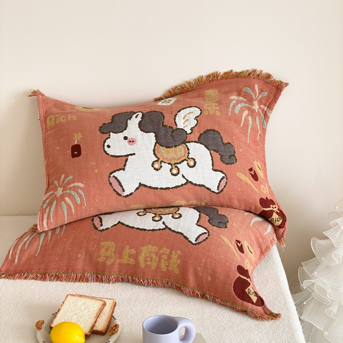 91家纺网 家纺一手货源 找家纺 麻依 2025新款四层纱布全棉新年大红枕巾流苏婚庆枕盖 马上有钱