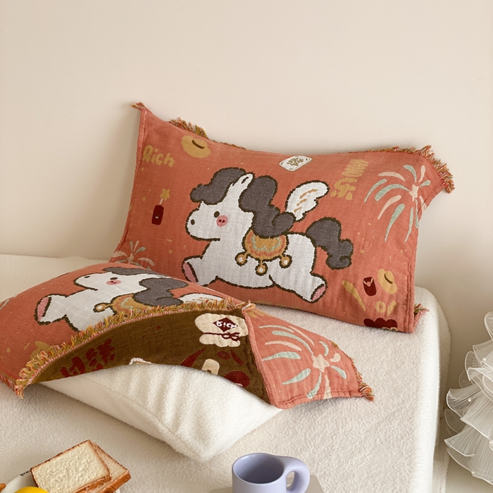 91家纺网 家纺一手货源 找家纺 麻依 2025新款四层纱布全棉新年大红枕巾流苏婚庆枕盖 马上有钱