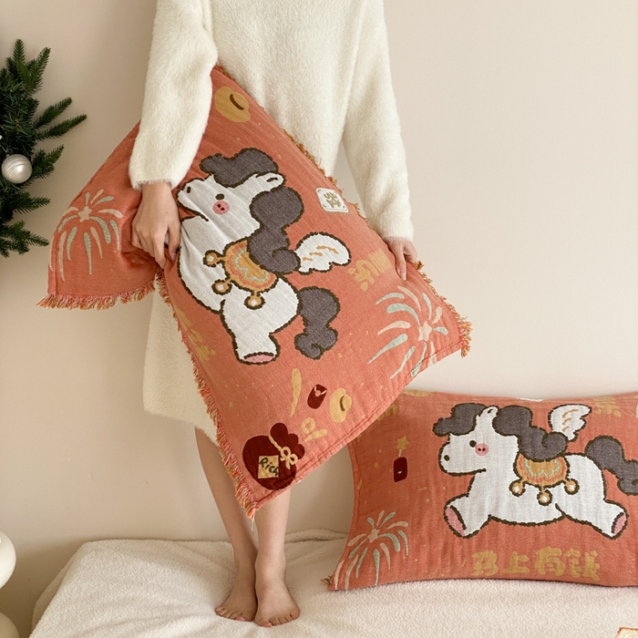 91家纺网 家纺一手货源 找家纺 麻依 2025新款四层纱布全棉新年大红枕巾流苏婚庆枕盖 马上有钱