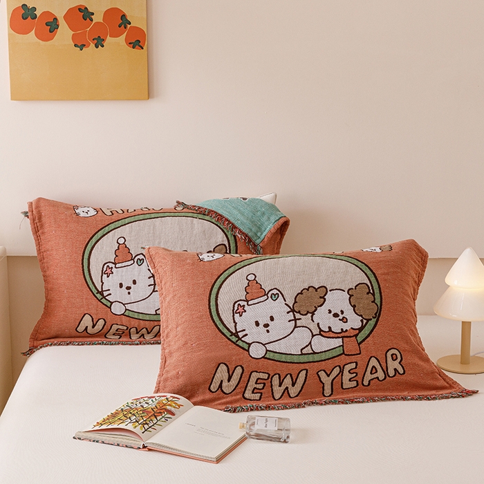 91家纺网 家纺一手货源 找家纺 麻依 2025新款四层纱布全棉新年大红枕巾流苏婚庆枕盖 新年快乐