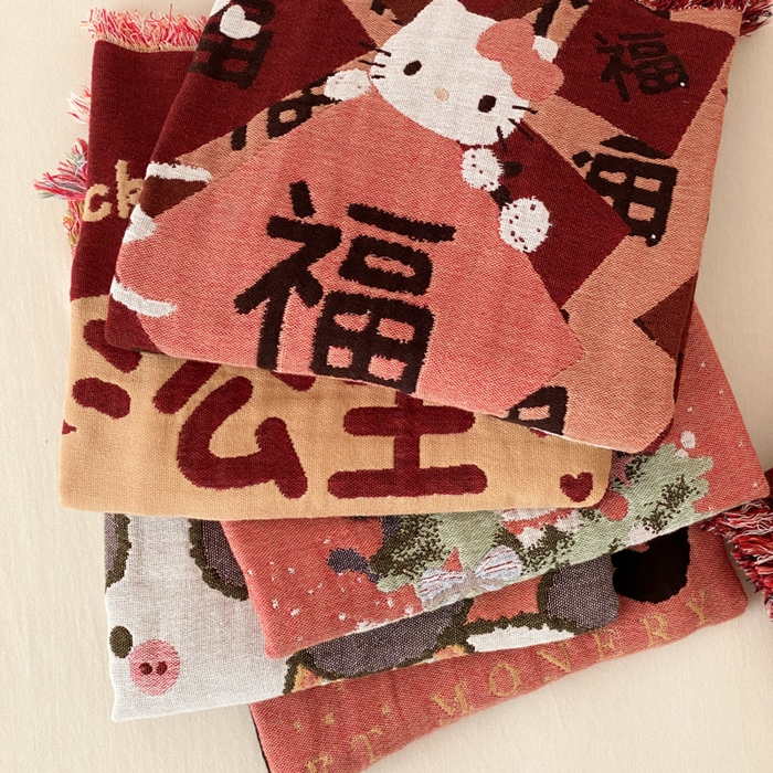 91家纺网 家纺一手货源 找家纺 麻依 2025新款四层纱布全棉新年大红枕巾流苏婚庆枕盖 组合