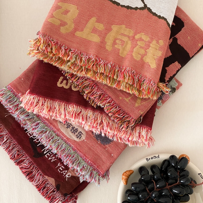 91家纺网 家纺一手货源 找家纺 麻依 2025新款四层纱布全棉新年大红枕巾流苏婚庆枕盖 组合