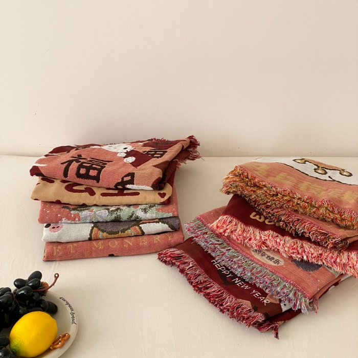 91家纺网 家纺一手货源 找家纺 麻依 2025新款四层纱布全棉新年大红枕巾流苏婚庆枕盖 组合