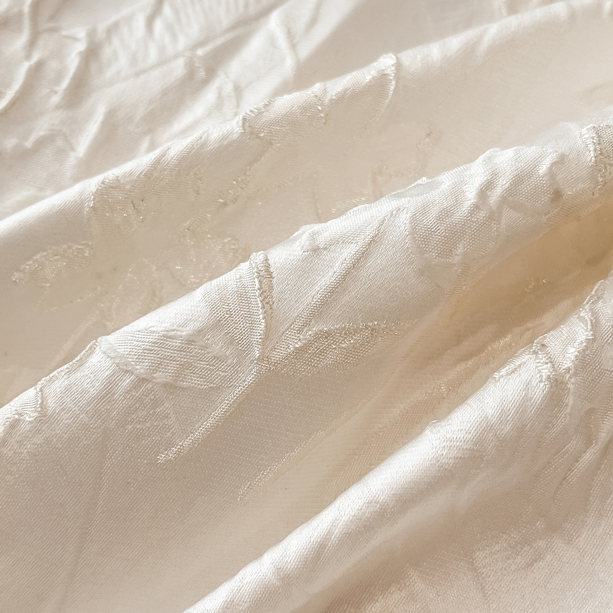 91家纺网 家纺一手货源 找家纺 置顶家纺 2025新款洛神系列亲肤提花拼角压框四件套 洛神-白+粉玉