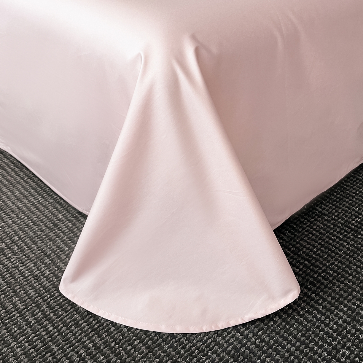 91家纺网 家纺一手货源 找家纺 置顶家纺 2025新款洛神系列亲肤提花拼角压框四件套 洛神-白+粉玉