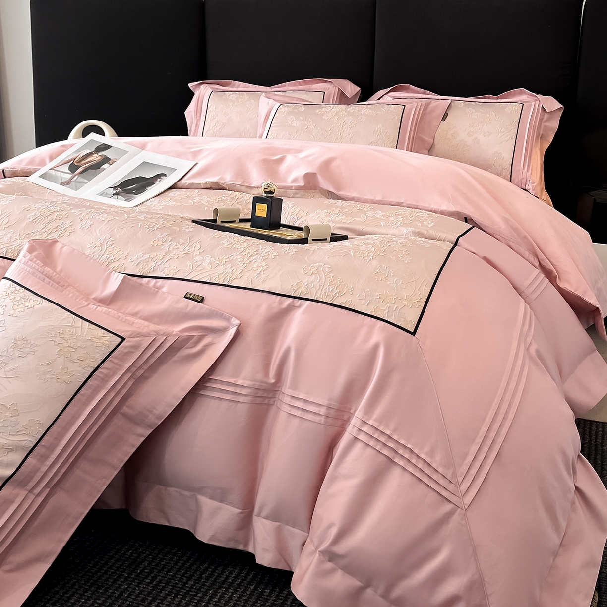 91家纺网 家纺一手货源 找家纺 置顶家纺 2025新款洛神系列亲肤提花拼角压框四件套 洛神-豆沙紫