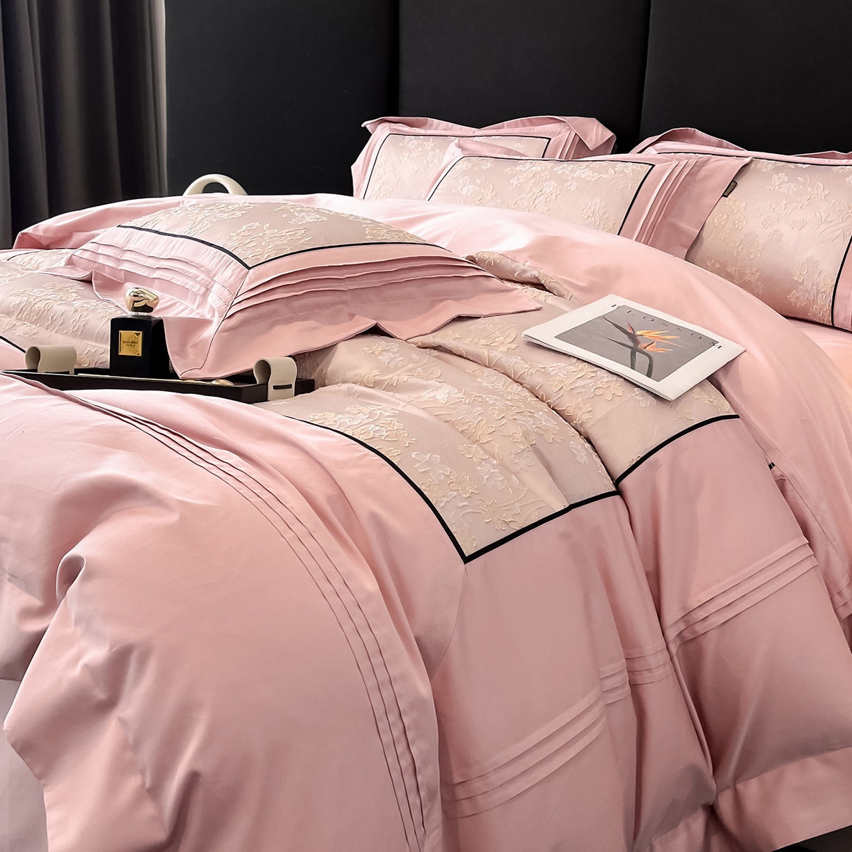 91家纺网 家纺一手货源 找家纺 置顶家纺 2025新款洛神系列亲肤提花拼角压框四件套 洛神-豆沙紫