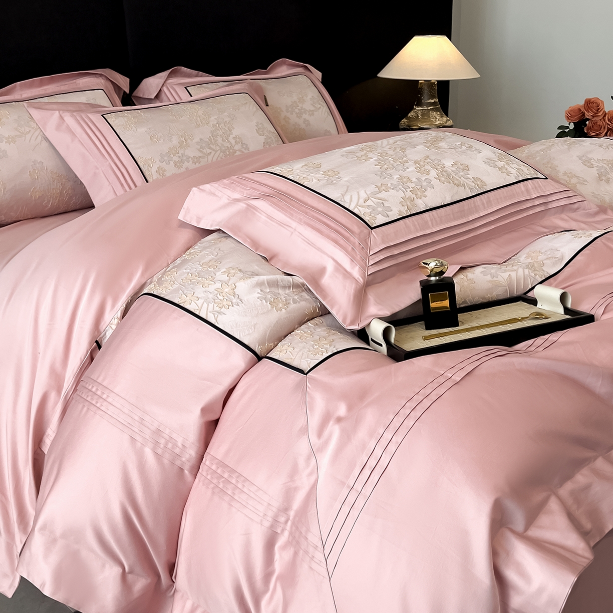 91家纺网 家纺一手货源 找家纺 置顶家纺 2025新款洛神系列亲肤提花拼角压框四件套 洛神-豆沙紫