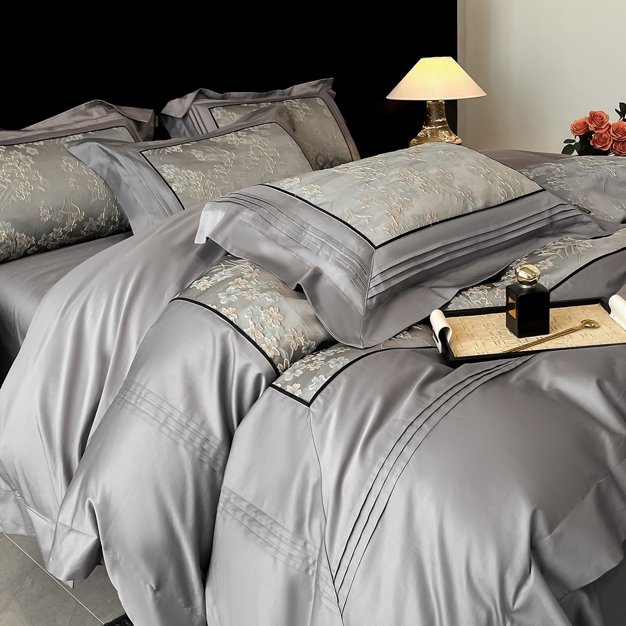 91家纺网 家纺一手货源 找家纺 置顶家纺 2025新款洛神系列亲肤提花拼角压框四件套 洛神-高级灰