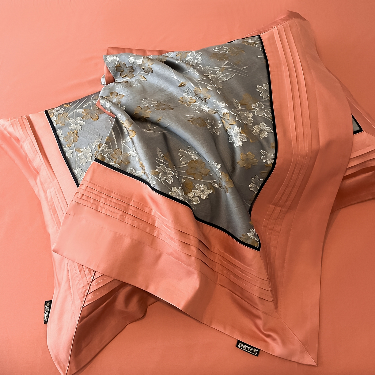 91家纺网 家纺一手货源 找家纺 置顶家纺 2025新款洛神系列亲肤提花拼角压框四件套 洛神-摩根橘