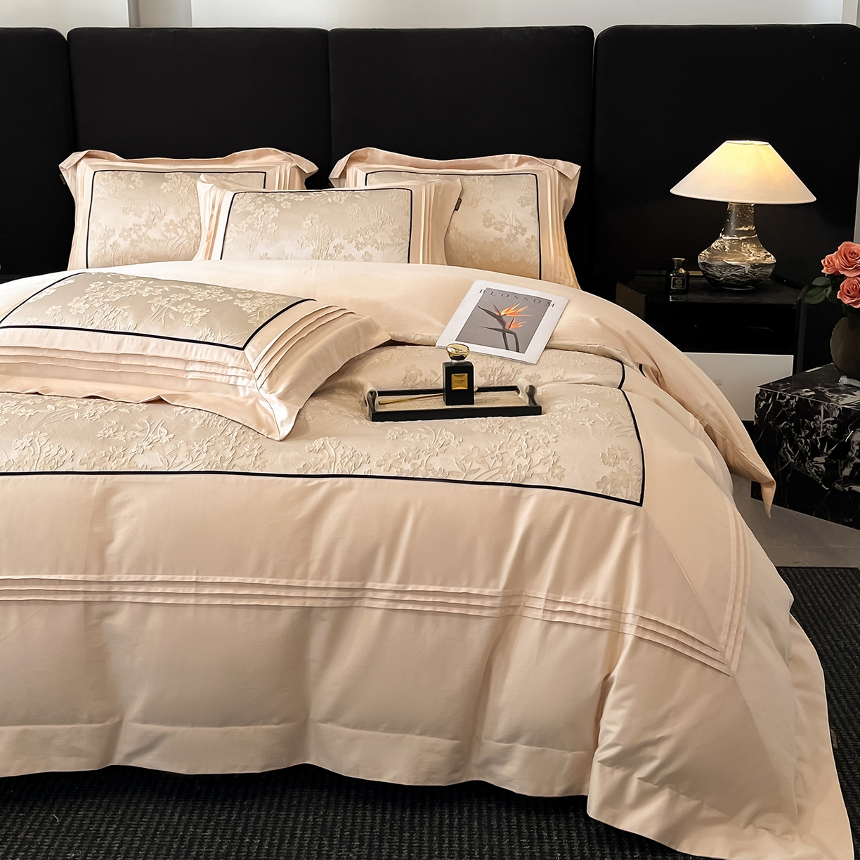 91家纺网 家纺一手货源 找家纺 置顶家纺 2025新款洛神系列亲肤提花拼角压框四件套 洛神-浅香槟