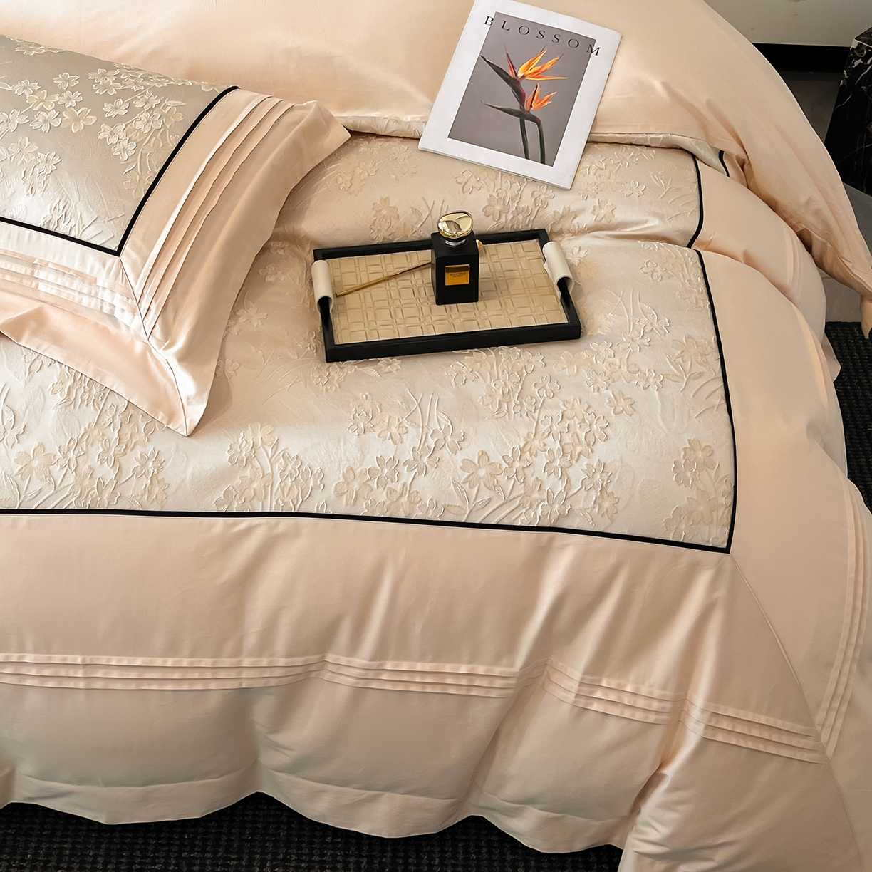 91家纺网 家纺一手货源 找家纺 置顶家纺 2025新款洛神系列亲肤提花拼角压框四件套 洛神-浅香槟