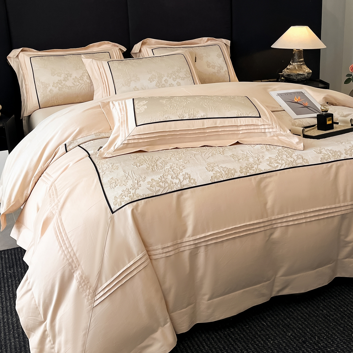 91家纺网 家纺一手货源 找家纺 置顶家纺 2025新款洛神系列亲肤提花拼角压框四件套 洛神-浅香槟