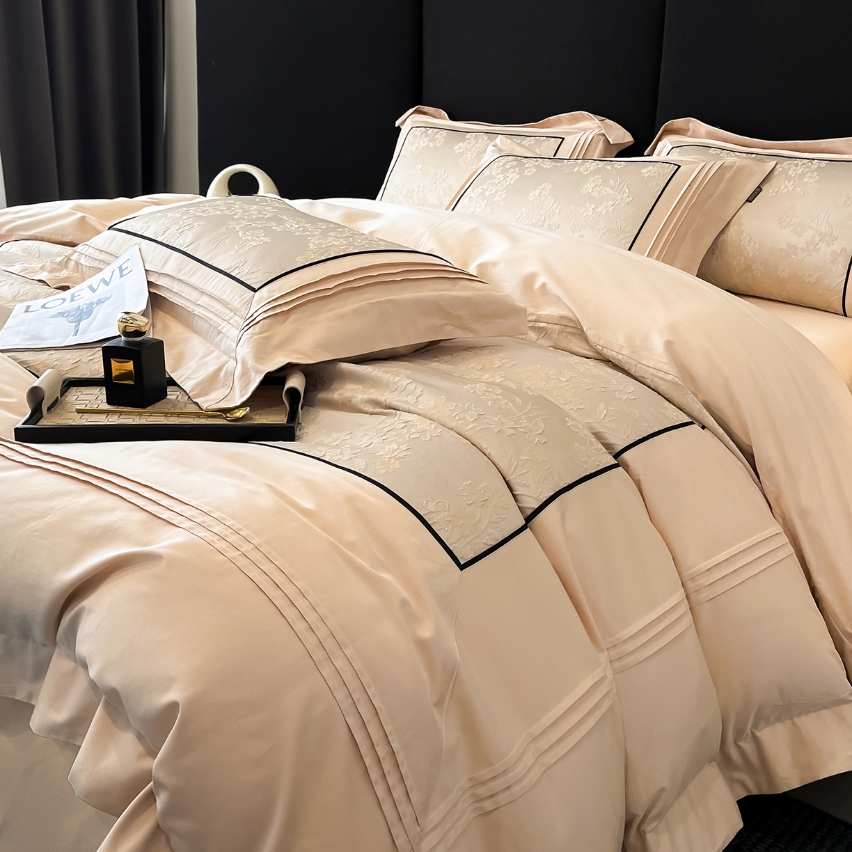 91家纺网 家纺一手货源 找家纺 置顶家纺 2025新款洛神系列亲肤提花拼角压框四件套 洛神-浅香槟